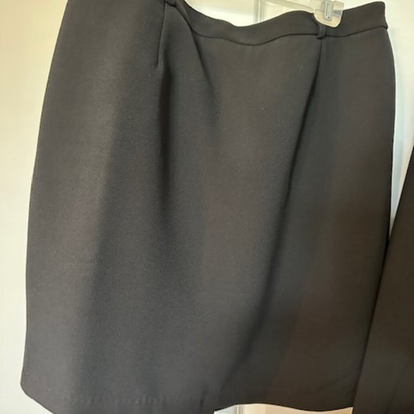 BLACK 2PC SKIRT SUIT - SIZE 12 - Picture 5 of 6